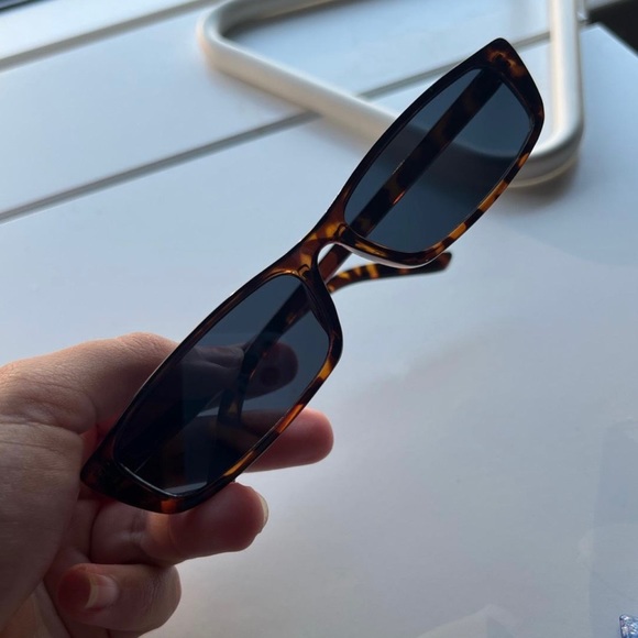 Deadstock 90’s inspired sunglasses - Picture 2 of 3